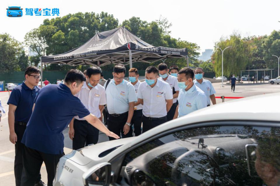 驾考宝典智慧驾校示范基地成为行业新打卡地，引多家驾校参观考察