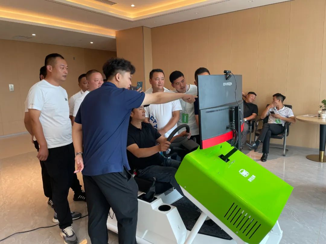 河南省驾培协会第一届四次会议隆重举行，驾考宝典携全新智慧驾校系列产品惊艳亮相！